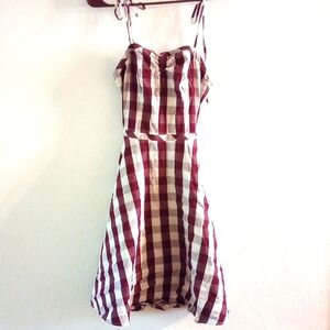 Sundress with sweetheart neckline. Size XS.